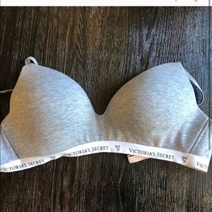 Victoria’s secret bra bundle of 4